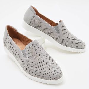 New Naturalizer Bonnie grey suede size 8